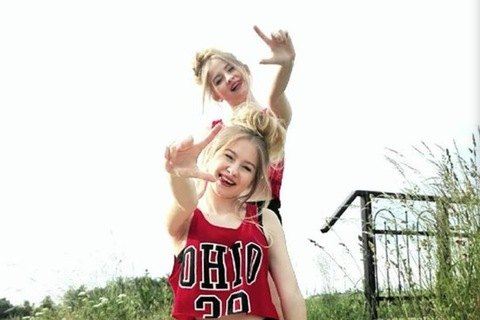 Julia & Oliwia image