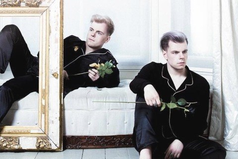 Niki and Sammy image