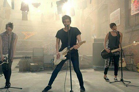 She Looks So Perfect - 5 Seconds of Summer image