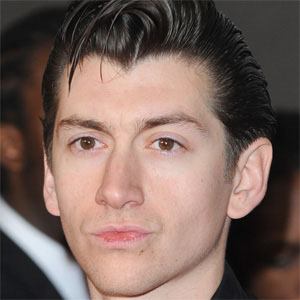 Alex Turner Rock Singer 年齢 誕生日 経歴 事実 家族 純資産 身長など Allfamous Org Alex Turner Rock Singer 年齢 誕生日 経歴 事実 家族 純資産 身長など Allfamous Org