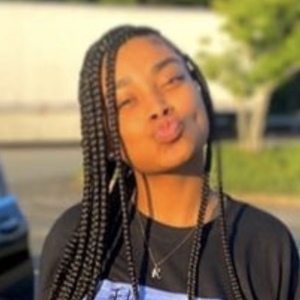 0nlybacc_.a, 21 (Estrella de TikTok)