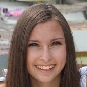 Abbey Karnes, 22 (TikTok明星)