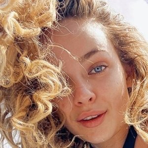 Abbie Chatfield, 30 (Instagram Star)