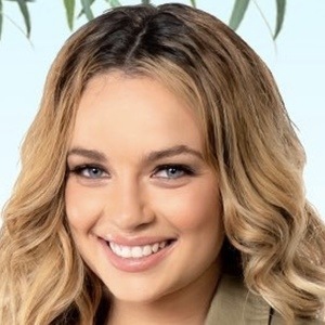 Abbie Chatfield image 6