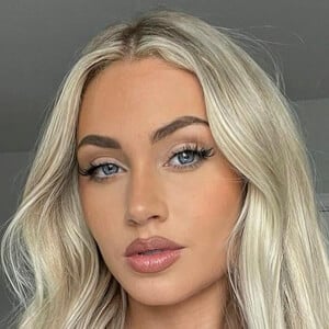 Abby Benson, 23 (Estrella de Instagram)