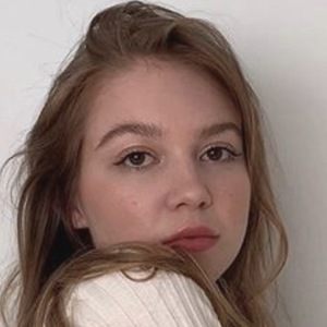 Abby Ross, 28 (Attrice TV)