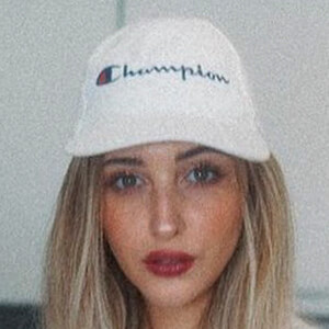 Abril Duhalde, 27 (Instagram明星)