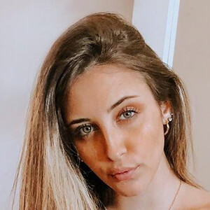 Abril Duhalde, 27 (Instagram Star)