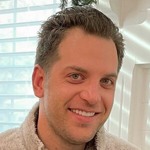 Adam Gottschalk, 33 (現實之星)