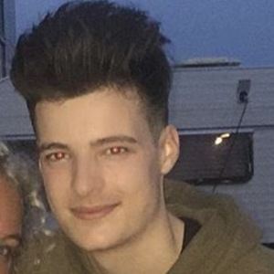 Adam Greenwood, 27 (YouTube明星)