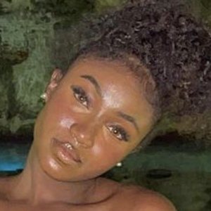 Addiilovelii, 22 (TikTok Star)