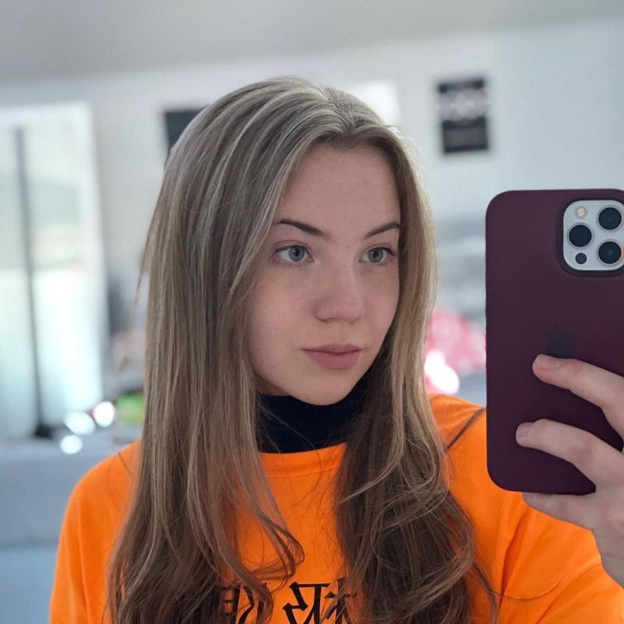 Adelina Dalevska, 20 (TikTok明星)