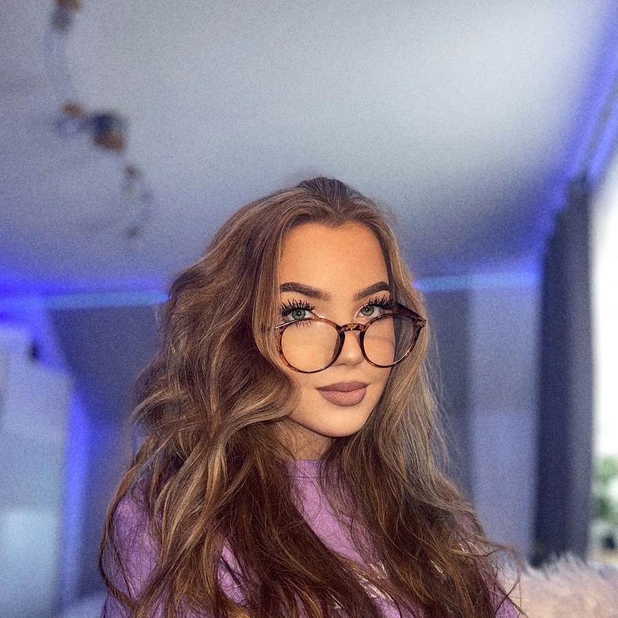 Adelina Dalevska, 20 (TikTok Star)