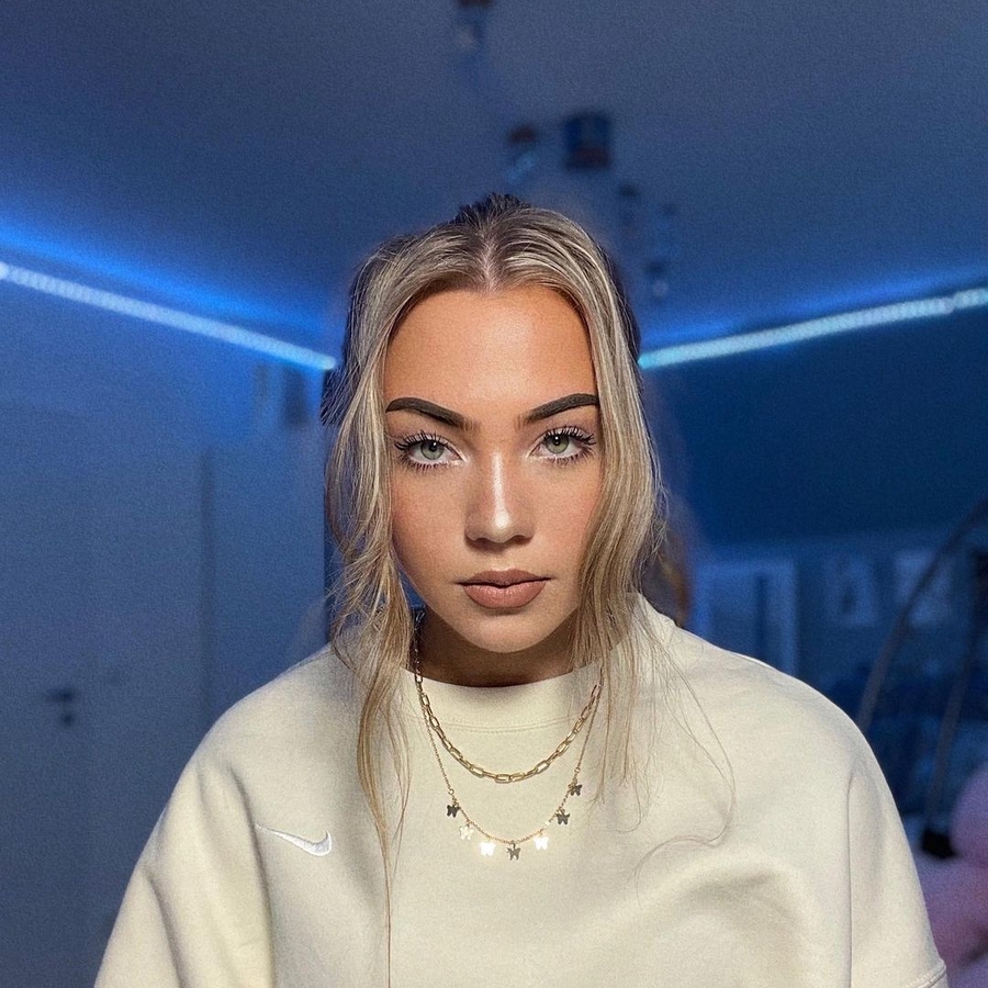 Adelina Dalevska, 20 (TikTok Star)