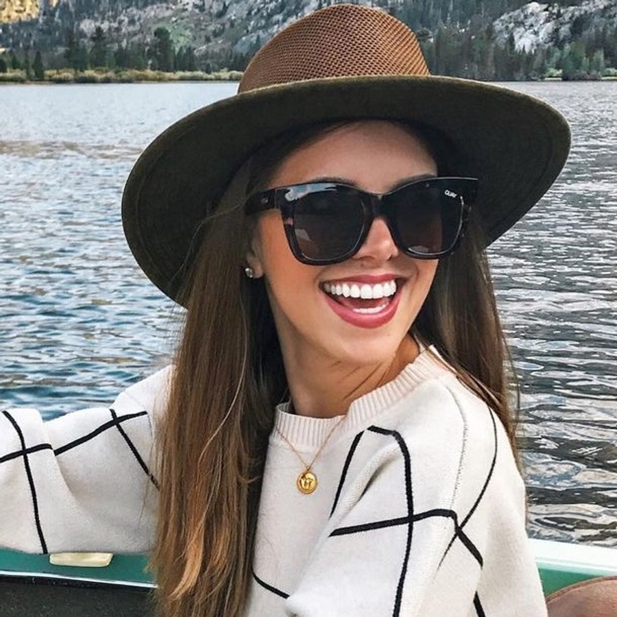 Adelina Perrin, 39 (Blogger)