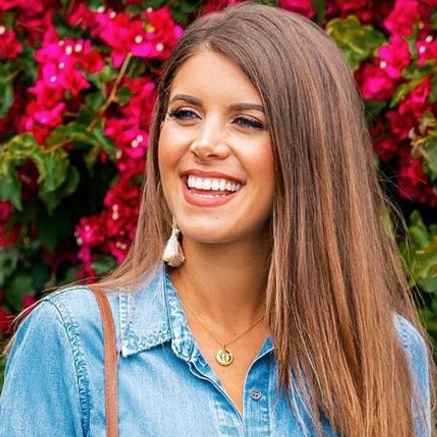 Adelina Perrin, 39 (Blogger)