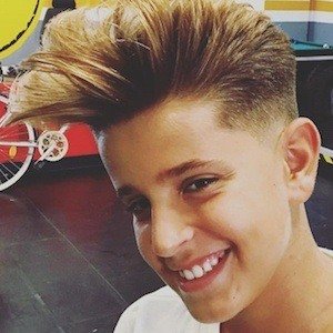 Adexe, 20 (YouTube Star)