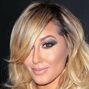 Adrienne Eliza Houghton, 40 (流行歌手)