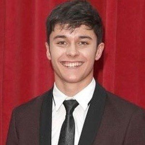 Aedan Duckworth Tv Actor 年齢 誕生日 経歴 事実 家族 純資産 身長など Allfamous Org Aedan Duckworth Tv Actor 年齢 誕生日 経歴 事実 家族 純資産 身長など Allfamous Org