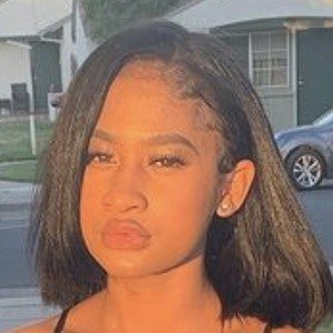 Aemerie Somvilay, 19 (Instagram明星)