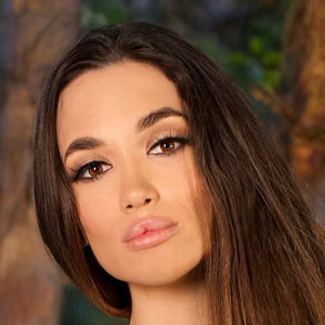 Agathe Anneg, 30 (TikTok明星)