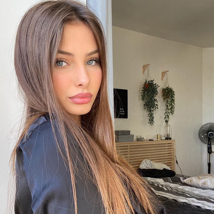 Agnes Cosatti, 22 (Instagram明星)