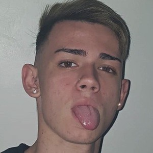 Agus Falke, 24 (Instagram Star)