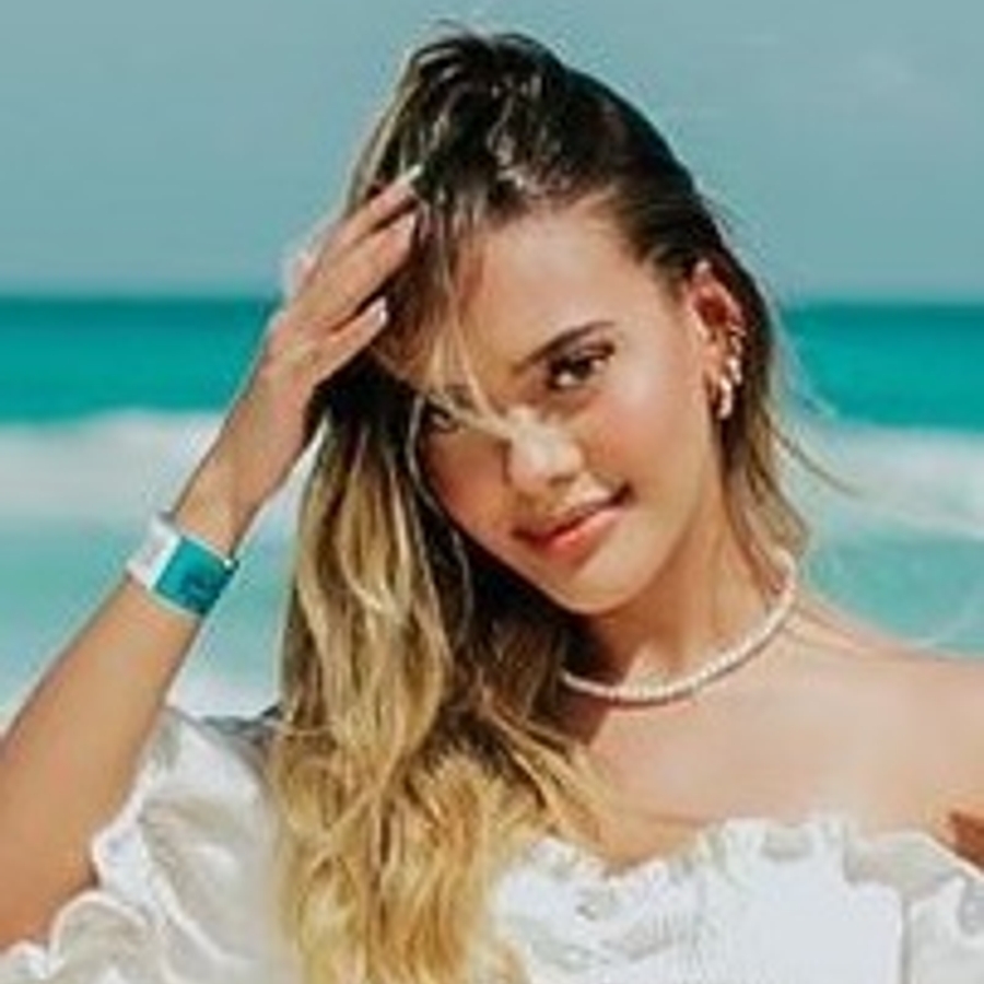 Aila Loures, 22 (TikTok Star)