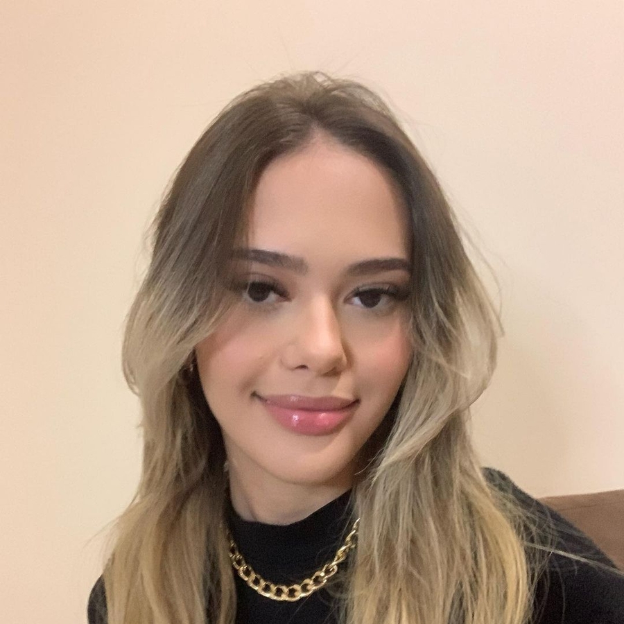 Aila Loures, 22 (TikTok明星)