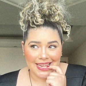 Aila Menezes, 37 (Instagram Star)