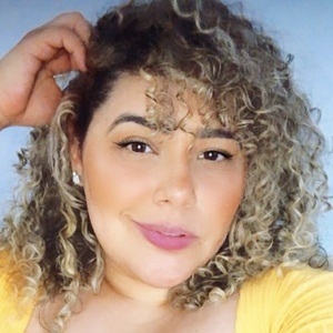 Aila Menezes, 37 (Instagram Star)