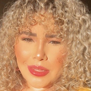 Aila Menezes, 37 (Instagram Star)