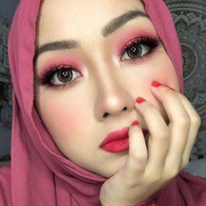 Aisha Liyana, 32 (Estrelas do YouTube)