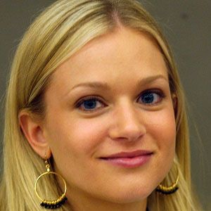 AJ Cook image 3