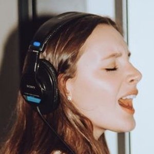 Aja Neinstein, 21 (Pop Singer)