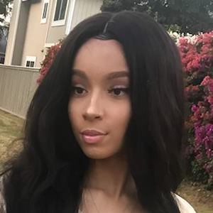 Ajasia Velaz, 27 (Instagram明星)