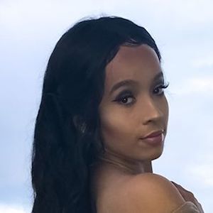 Ajasia Velaz, 27 (Star d'Instagram)