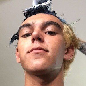 AJMG, 23 (Instagram Star)