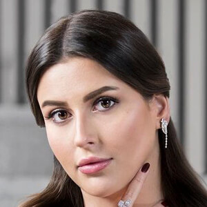 ajnabiyeh, 27 (TikTok Star)