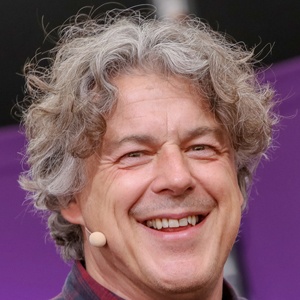 Alan Davies image 4