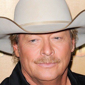 Alan Jackson, 65 (Ca sĩ nhạc đồng quê)