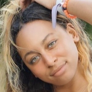 alanaskylerr, 24 (TikTok Star)