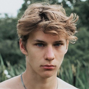 Alex Cowling image 3
