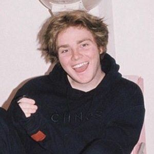 Alex Warren, 25 (YouTube Star)