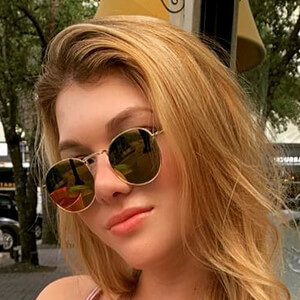 Alexa Hyslop, 25 (TikTok明星)