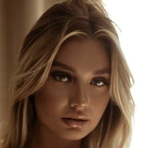 Alexa Nicole Collins image 2