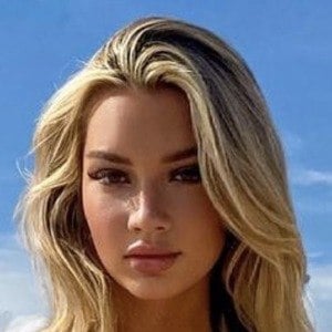 Alexa Nicole Collins image 3