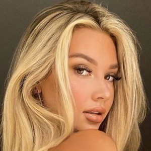 Alexa Nicole Collins image 6
