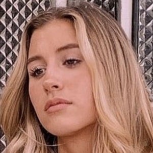 Alexa Wollney, 22 (TikTok明星)