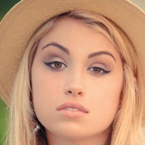 Alexandra Kay, 34 (Chanteur country)